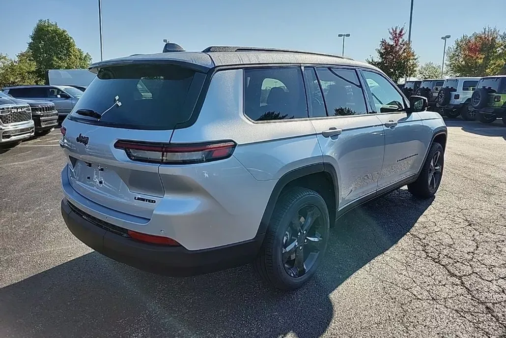 2025 Jeep Grand Cherokee Limited photo 1