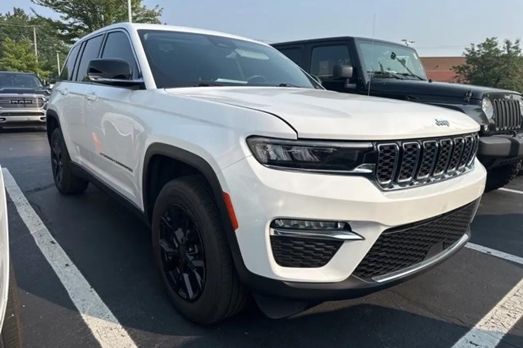 2023 Jeep Grand Cherokee Limited photo 1