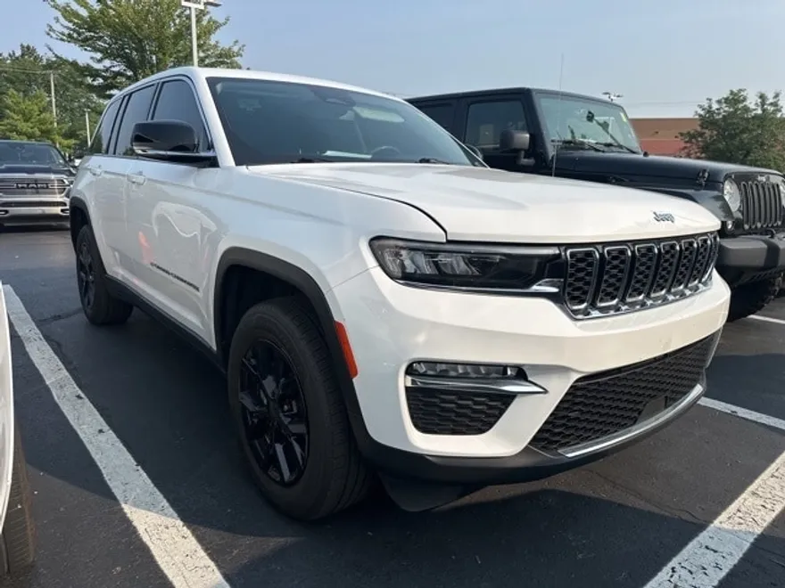 2023 Jeep Grand Cherokee Limited photo 1