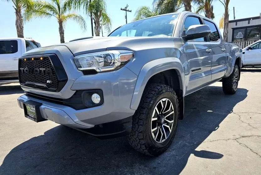 2020 Toyota Tacoma Double Cab photo 1