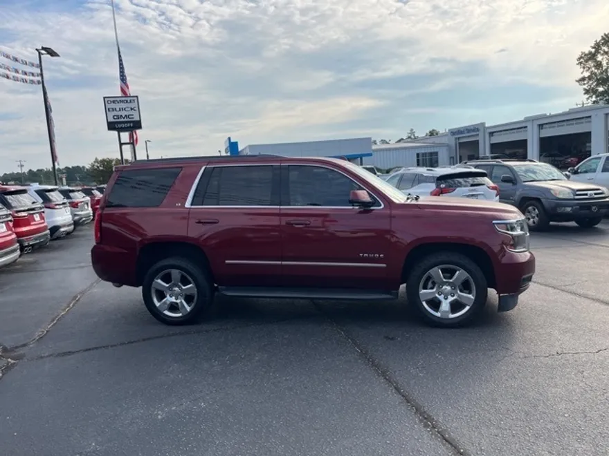 2017 Chevrolet Tahoe LT photo 1