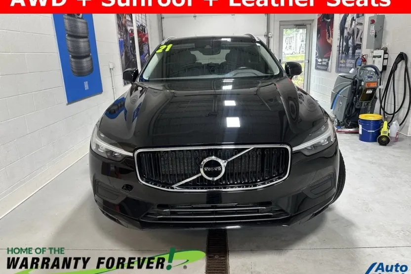 2021 Volvo XC60 Momentum photo 1