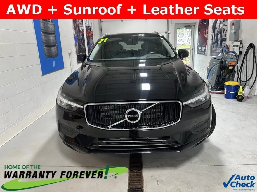 2021 Volvo XC60 Momentum photo 1