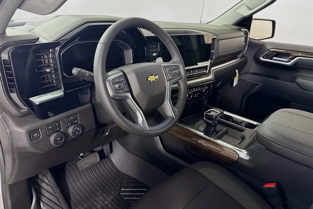 2026 Chevrolet Silverado 1500 LT photo 1