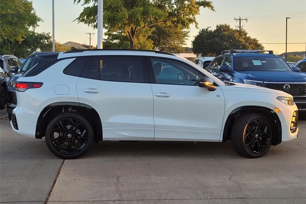 2025 Volkswagen Tiguan SE R-Line Black photo 1
