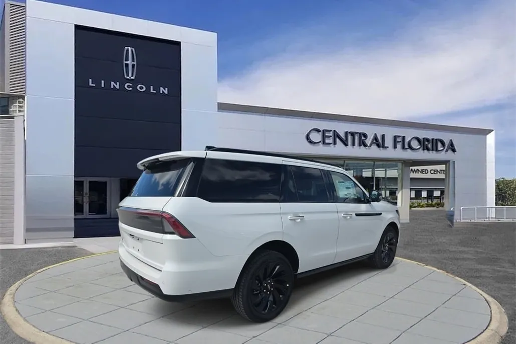 2025 Lincoln Navigator Reserve photo 1