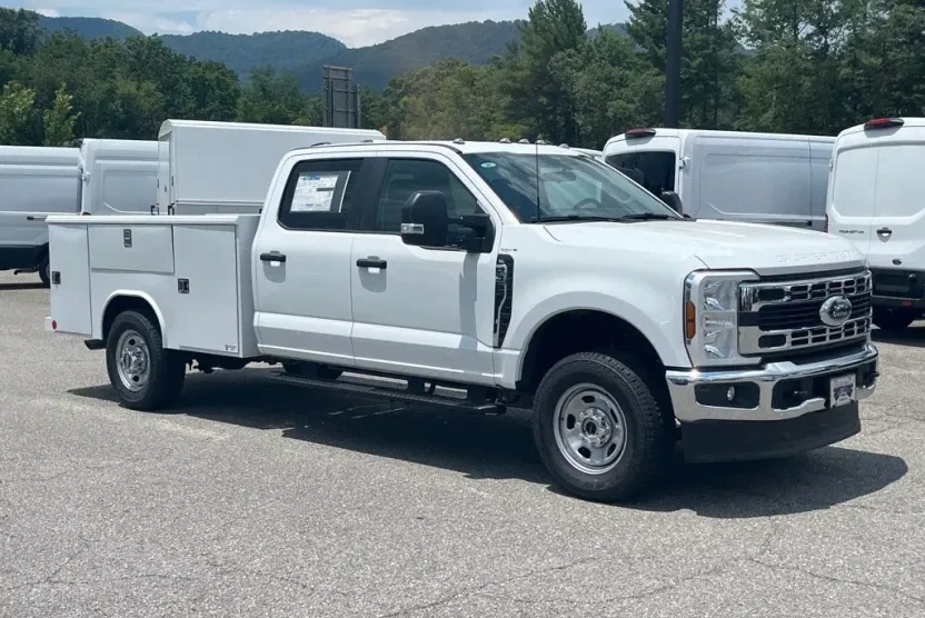 2025 Ford F-350 XL photo 1