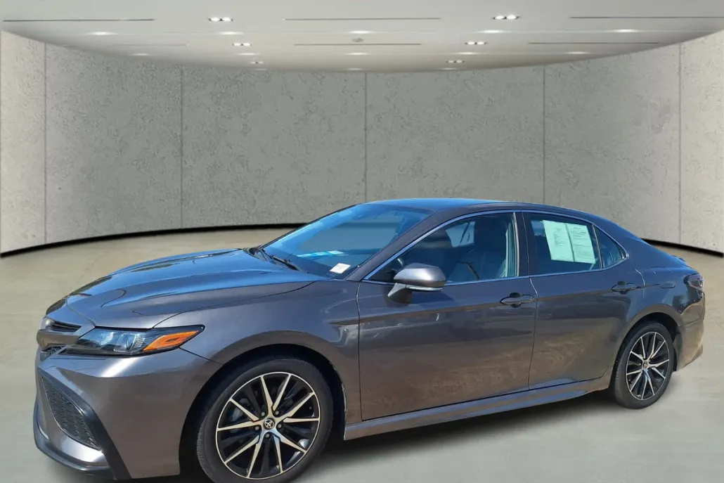 2023 Toyota Camry SE photo 1