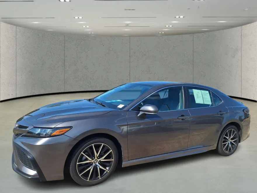 2023 Toyota Camry SE photo 1
