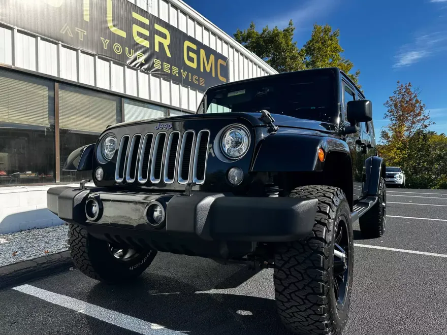 2018 Jeep Wrangler Unlimited Sahara photo 1