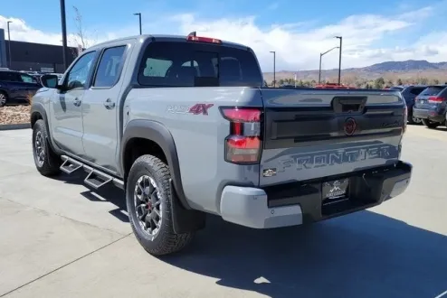 2025 Nissan Frontier PRO-4X photo 3
