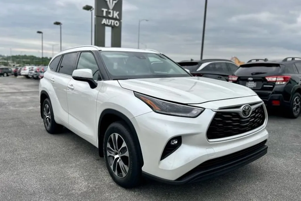 2021 Toyota Highlander XLE Sport photo 1
