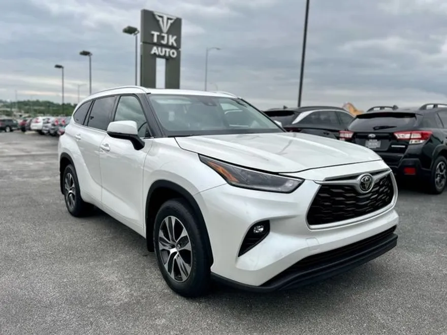 2021 Toyota Highlander XLE Sport photo 1