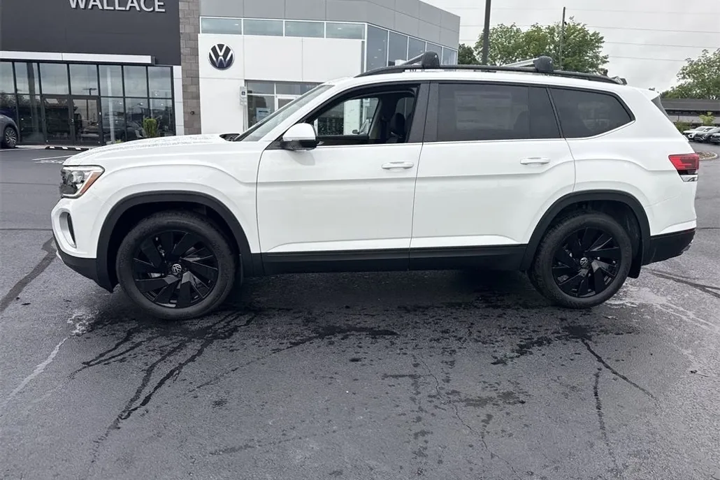 2025 Volkswagen Atlas SE photo 1