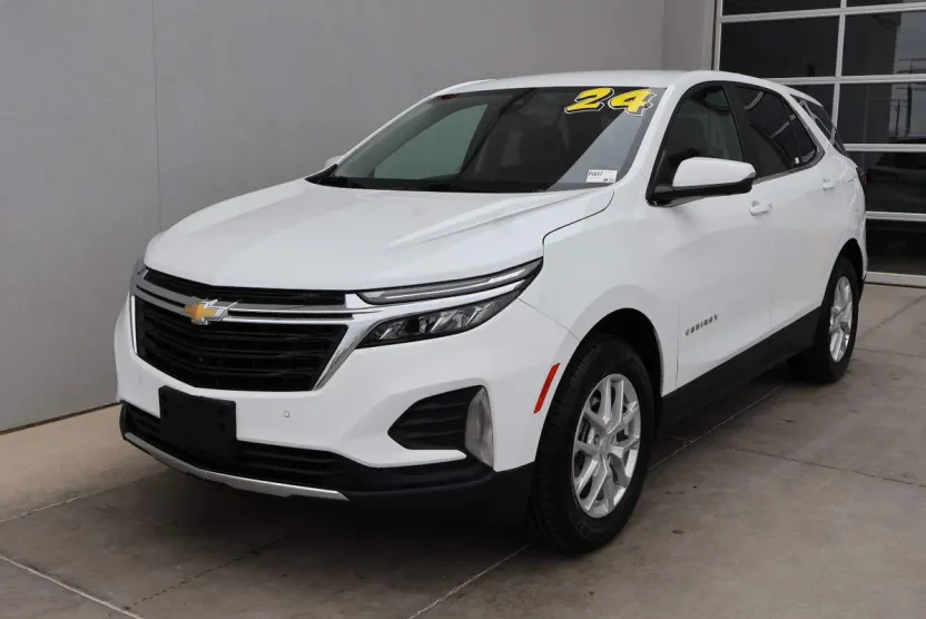 2024 Chevrolet Equinox LT photo 1