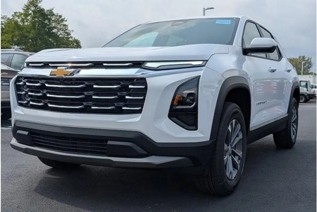 2026 Chevrolet Equinox LT photo 1