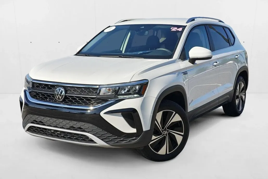 2024 Volkswagen Taos SE photo 1
