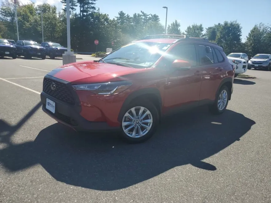 2022 Toyota Corolla Cross LE photo 1