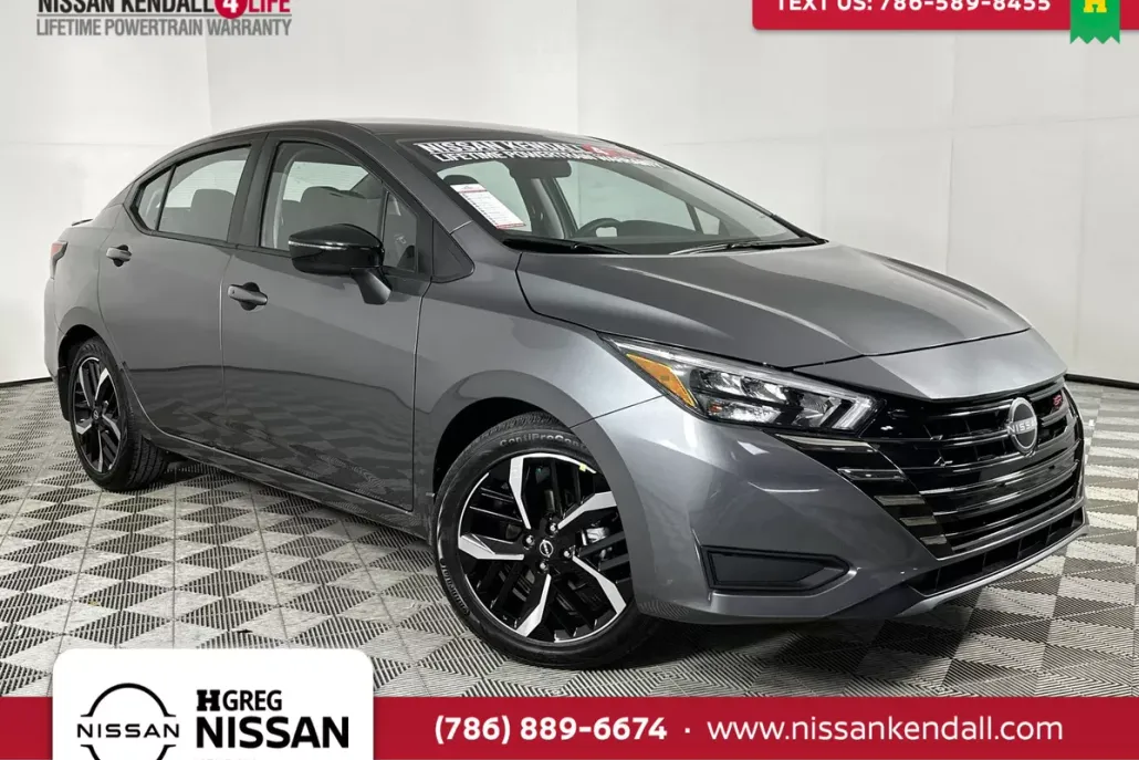 2025 Nissan Versa SR photo 1