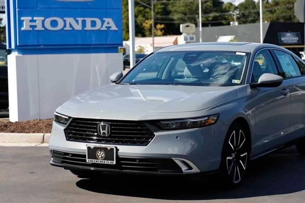 2025 Honda Accord Hybrid Touring photo 1