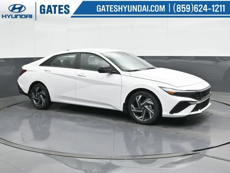 2025 Hyundai Elantra SEL Sport photo 1