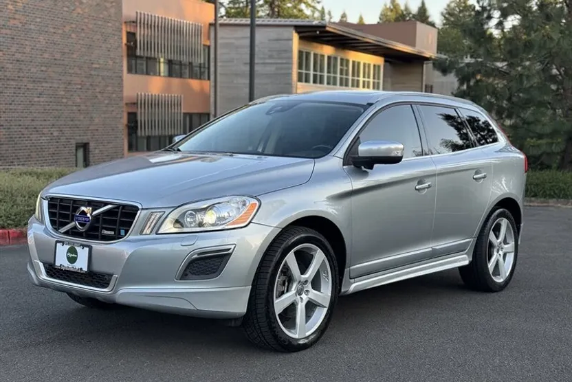 2012 Volvo XC60 T6 R-Design Platinum photo 1