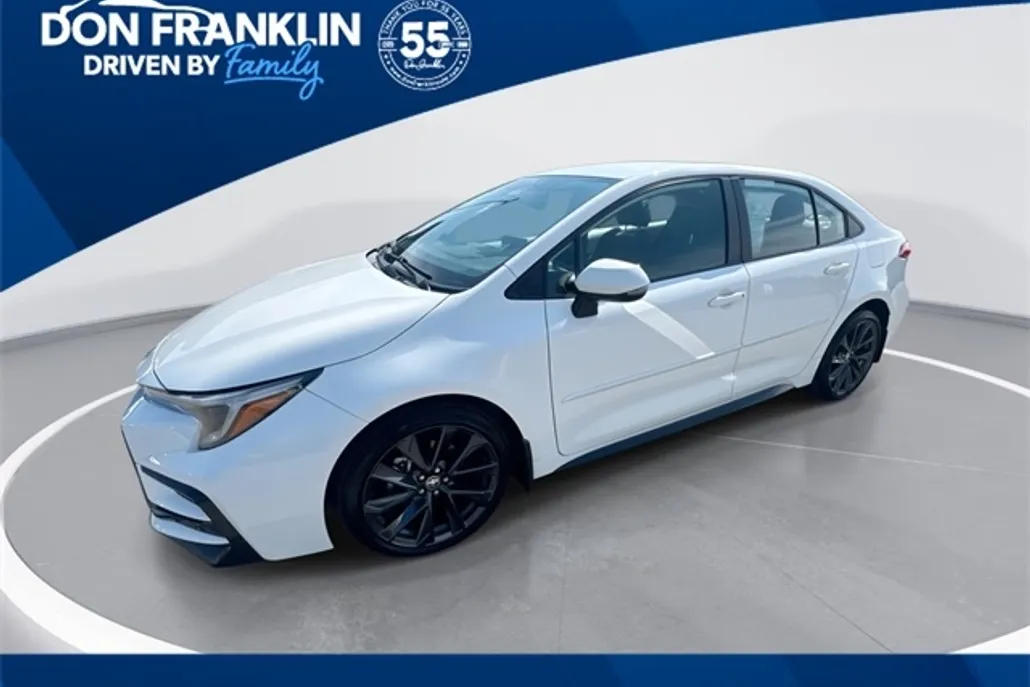 2024 Toyota Corolla SE photo 1