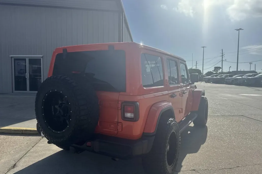 2020 Jeep Wrangler Unlimited Sahara photo 1