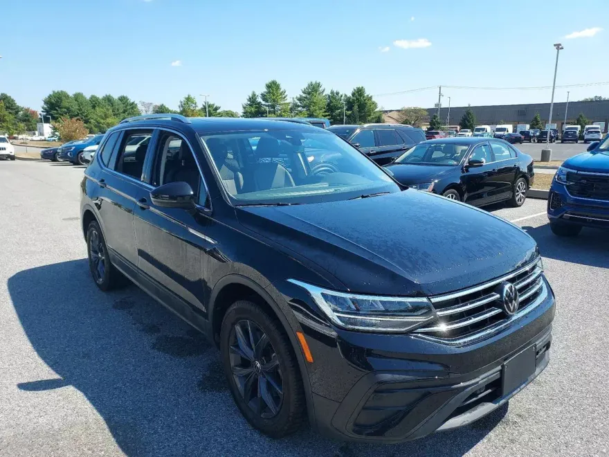 2022 Volkswagen Tiguan SE photo 1