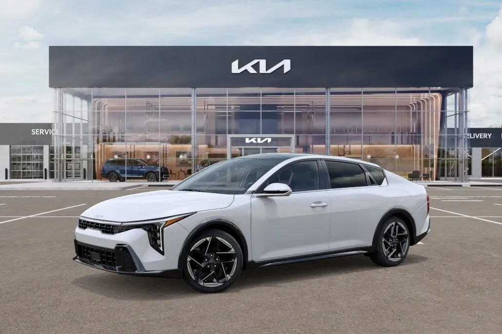 2025 Kia K4 GT-Line photo 1