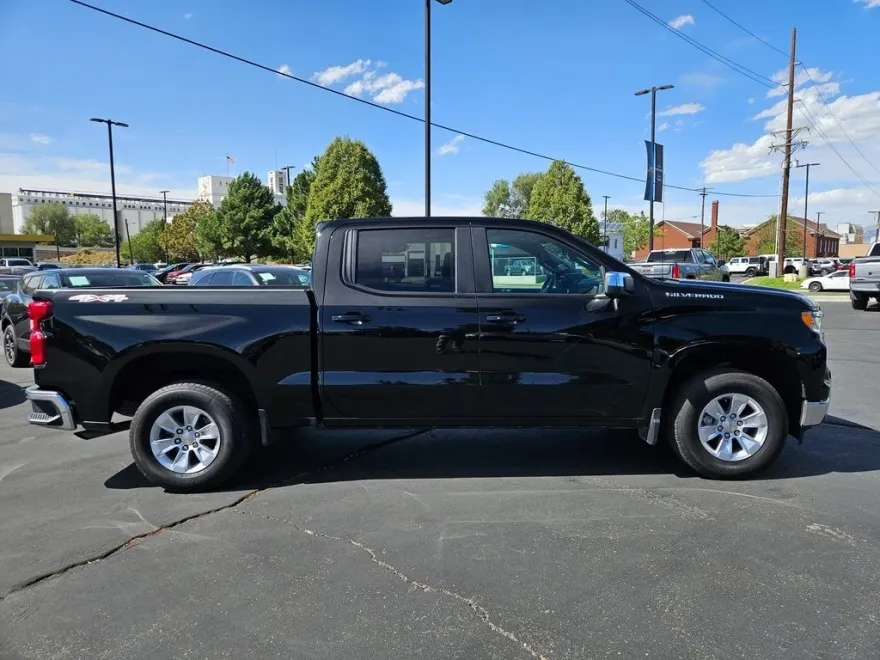 2025 Chevrolet Silverado 1500 LT photo 1