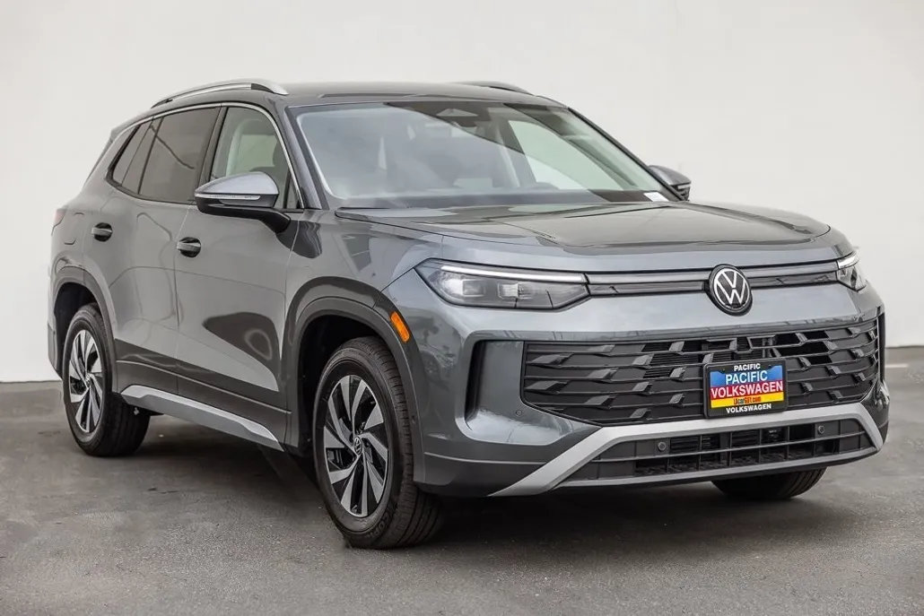 2025 Volkswagen Tiguan S photo 1