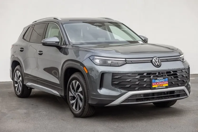 2025 Volkswagen Tiguan S photo 1