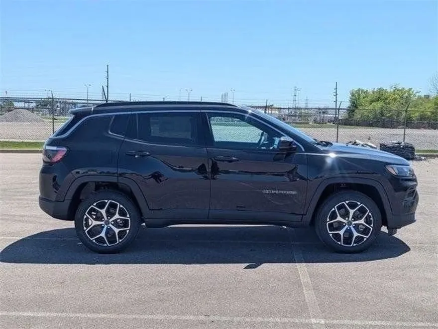 2025 Jeep Compass Limited photo 1