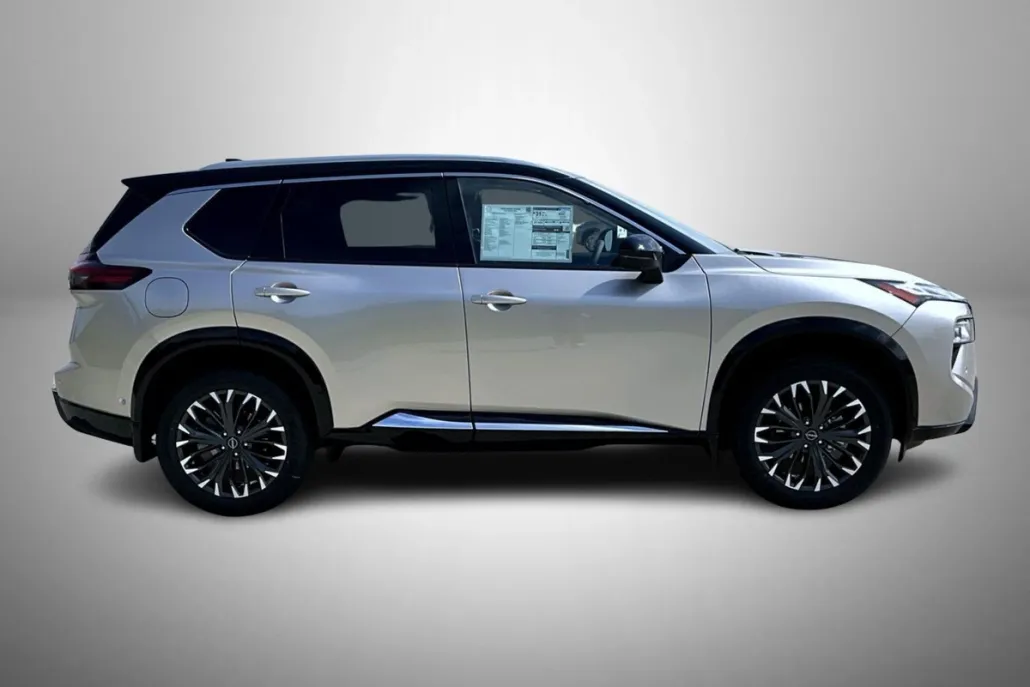2026 Nissan Rogue Platinum photo 1