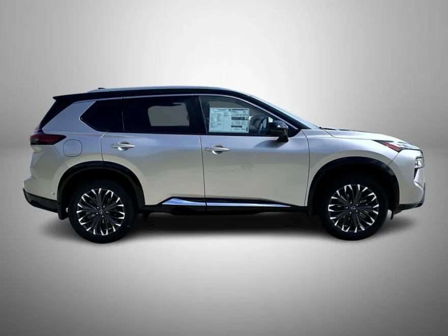 2026 Nissan Rogue Platinum photo 1