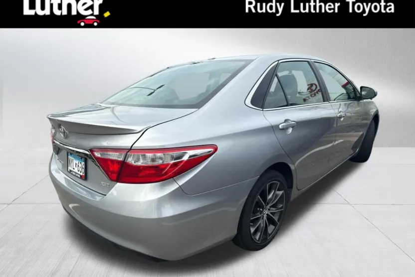 2016 Toyota Camry XSE photo 1