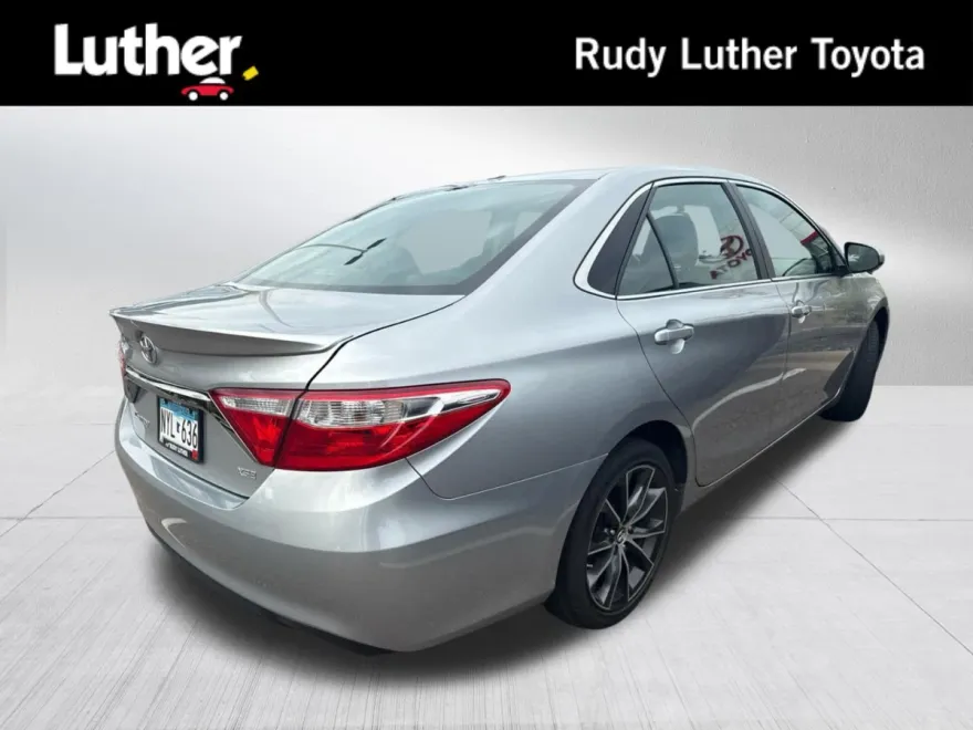2016 Toyota Camry XSE photo 1