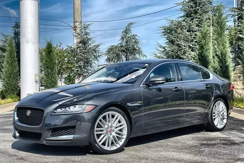 2020 Jaguar XF 30t Prestige photo 1