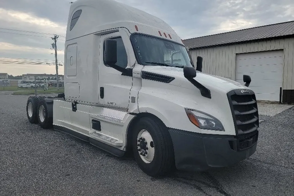2022 Freightliner Cascadia 126" Sleeper Cab photo 1