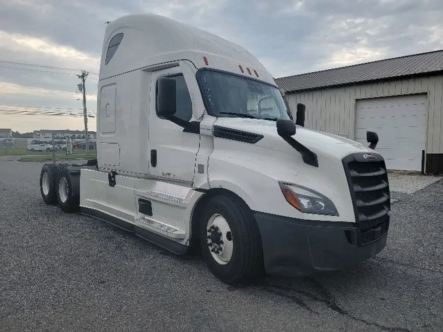 2022 Freightliner Cascadia 126" Sleeper Cab photo 1