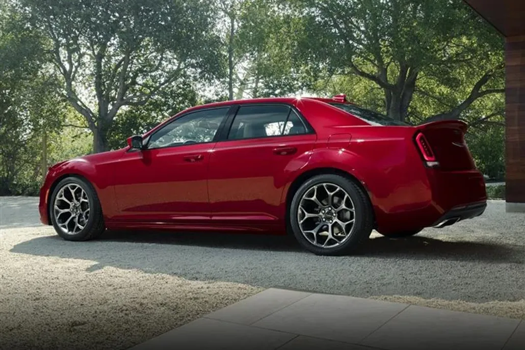 2016 Chrysler 300 S photo 1