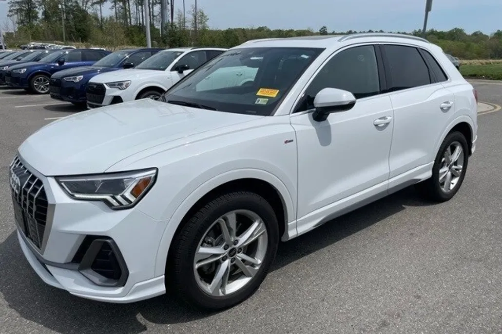 2024 Audi Q3 S line Premium photo 1