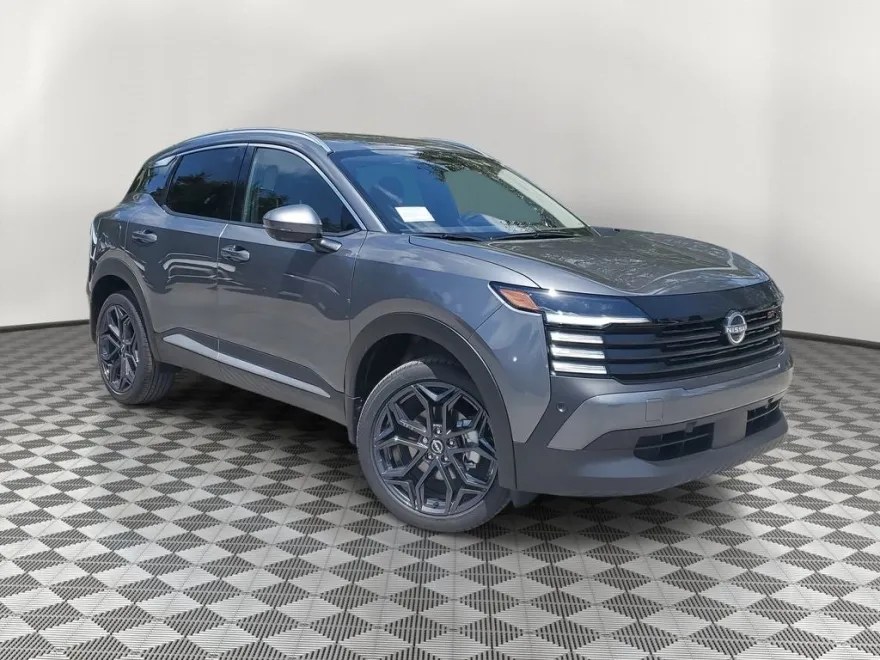 2025 Nissan Kicks SR photo 1