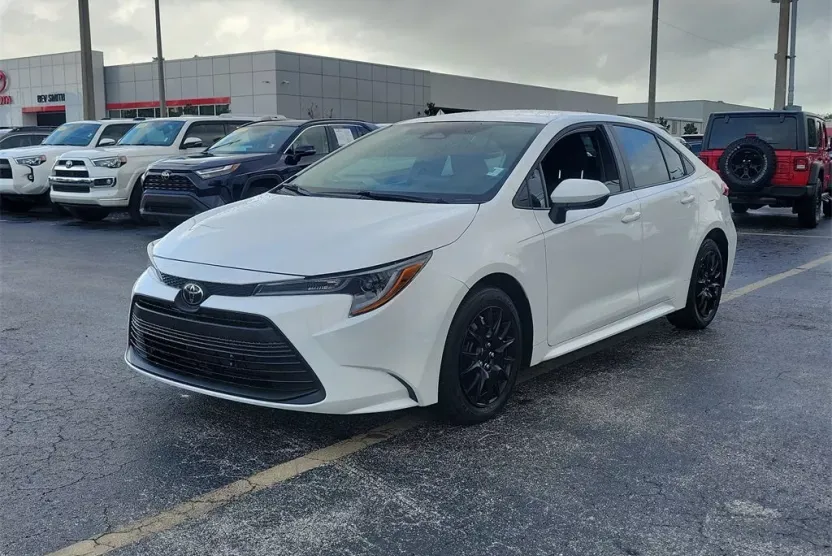 2024 Toyota Corolla LE photo 1