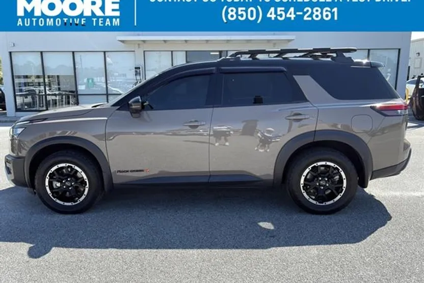 2023 Nissan Pathfinder SV photo 1
