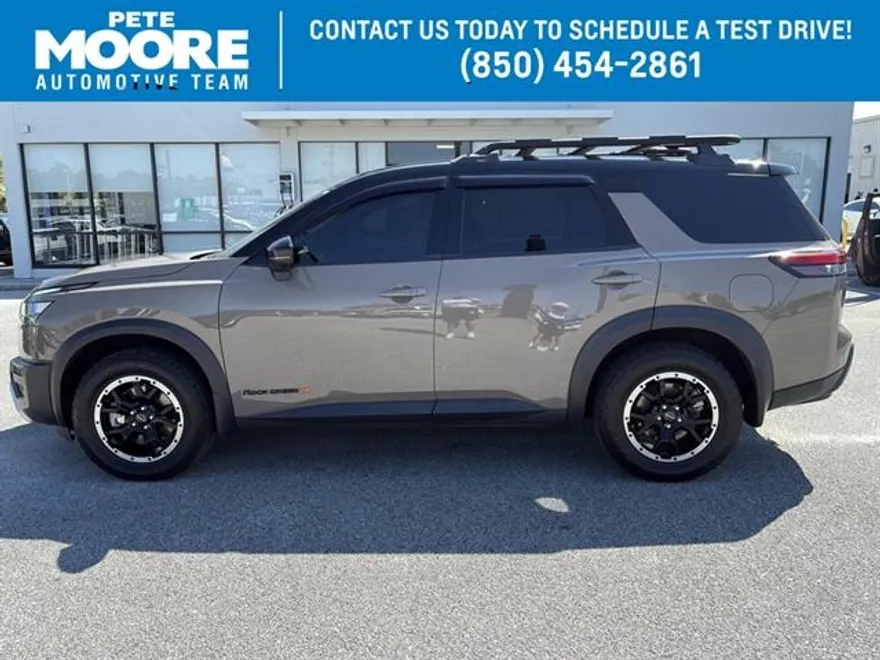 2023 Nissan Pathfinder SV photo 1