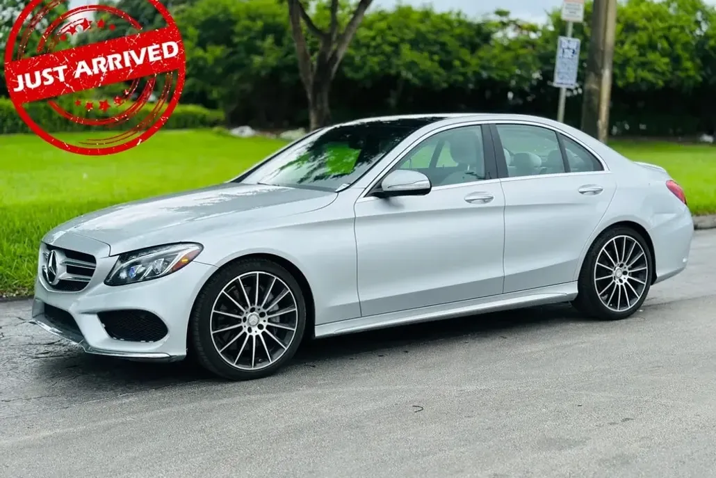 2015 Mercedes Benz C 300 photo 1