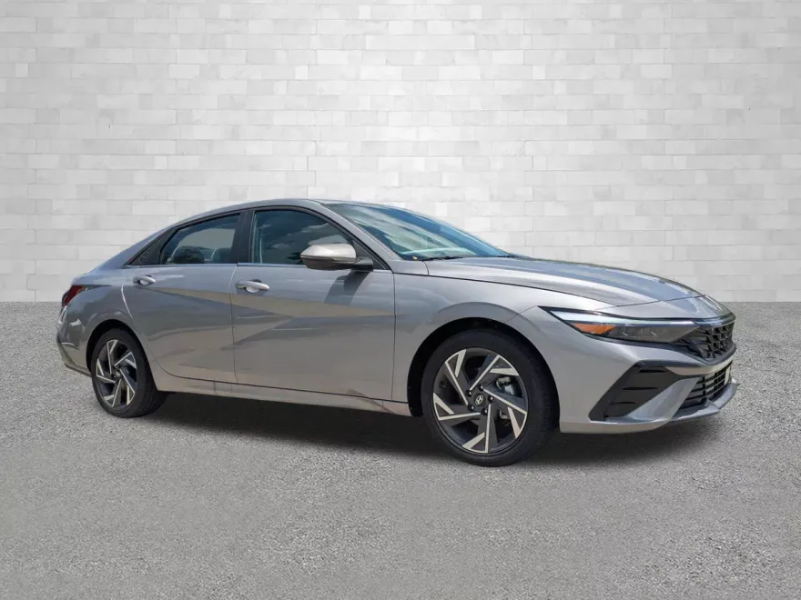 2025 Hyundai Elantra Limited photo 1