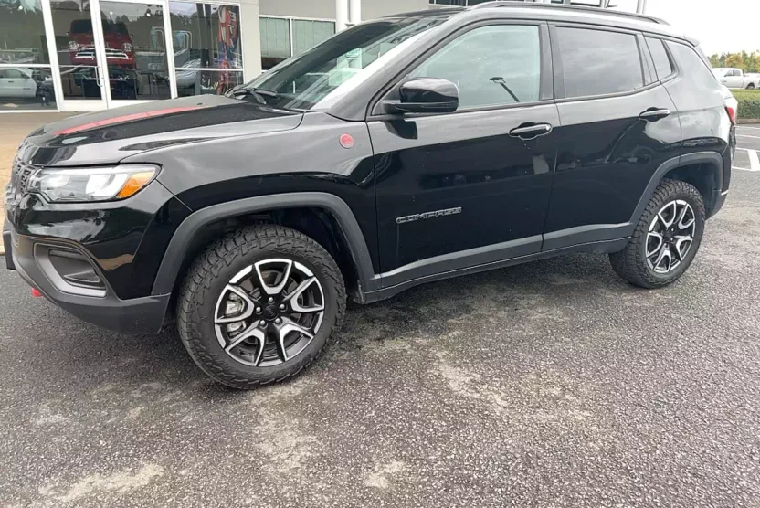 2024 Jeep Compass Trailhawk photo 1